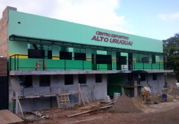 Toldo em Lona com Estrutura Metlica